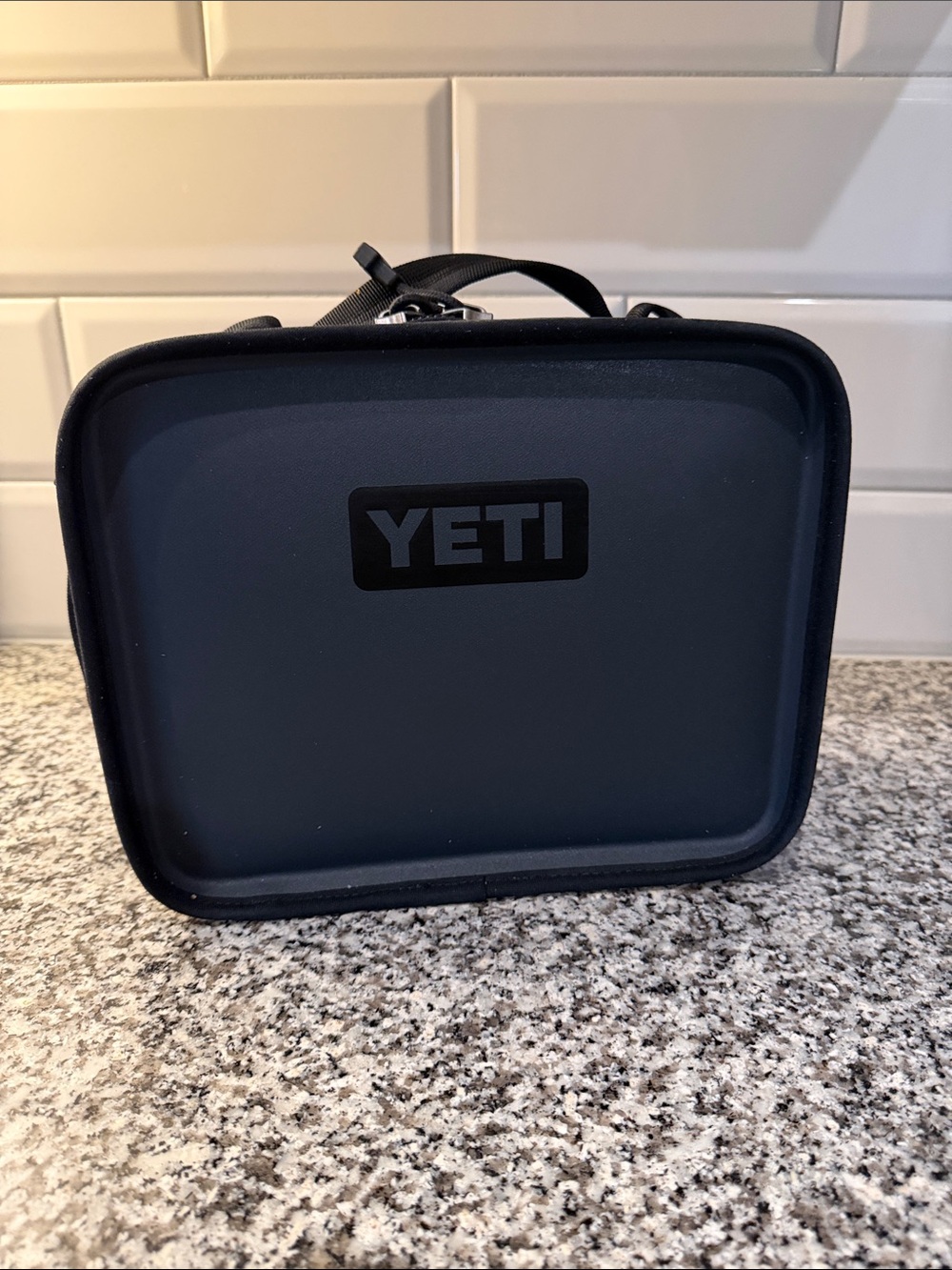 Yeti Black/Gray Daytrip 5L Lunchbox